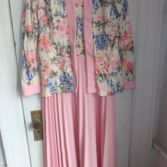 Pink Floral Chenille Wool Pleated Sunday Dress Set - Picture 4 of 8